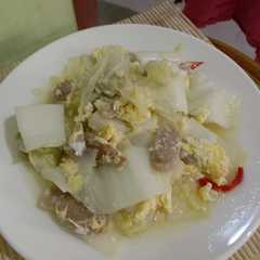 รูปของ 06. Tumis sawi putih sosis telur simple segerr favorit keluarga