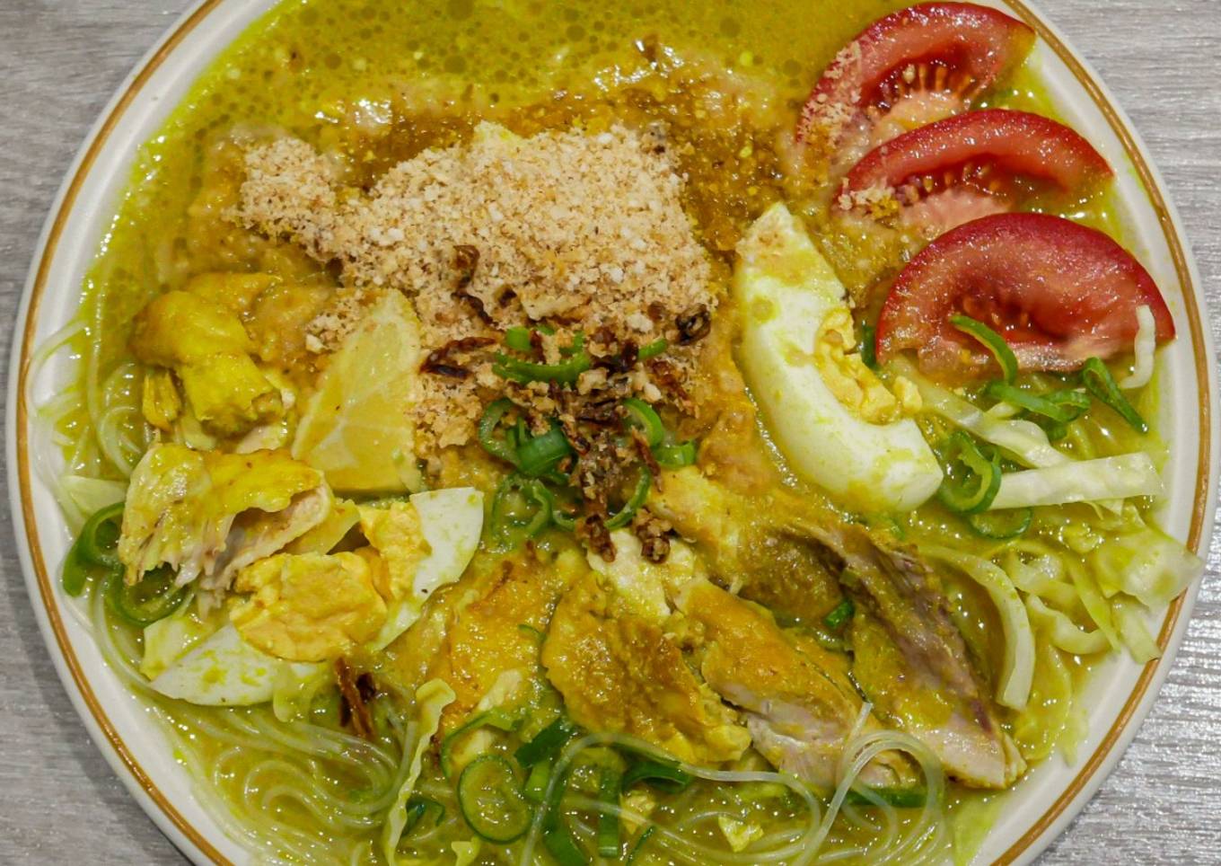 Soto Ayam Lamongan / Indonesian Chicken Yellow Soup