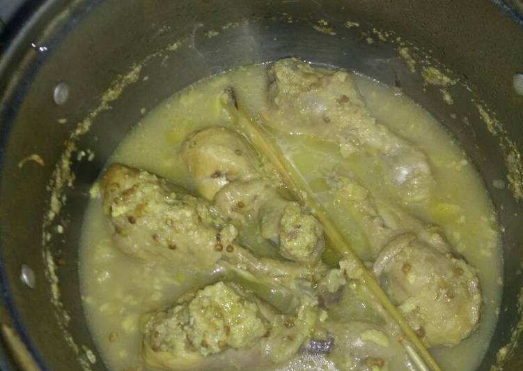 Bagaimana Menyiapkan Ayam goreng bumbu kuning, Lezat Sekali