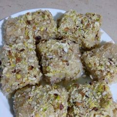 A picture of Coconut Burfi.