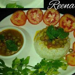 A picture of Matar sorma with plan rice.