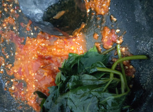 Foto resep Sambel Godhong Telo (Sambal Daun Ubi)