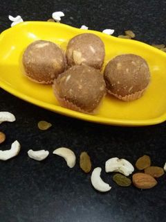 आटे के लड्डू (Aate ke laddu recipe in Hindi) रेसिपी मुख्य फोटो