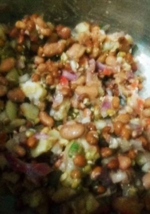 राजमा मूंग चाट (Rajma moong chaat recipe in hindi) रेसिपी मुख्य फोटो