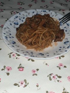 صورة لوصفة سباغيتي بالسجق 🍝
