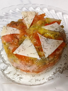 Una foto de Tartar de atún de lata y tomate
