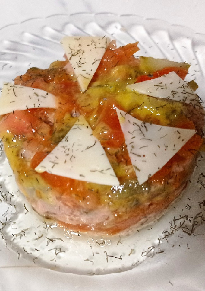 Una foto de Tartar de atún de lata y tomate