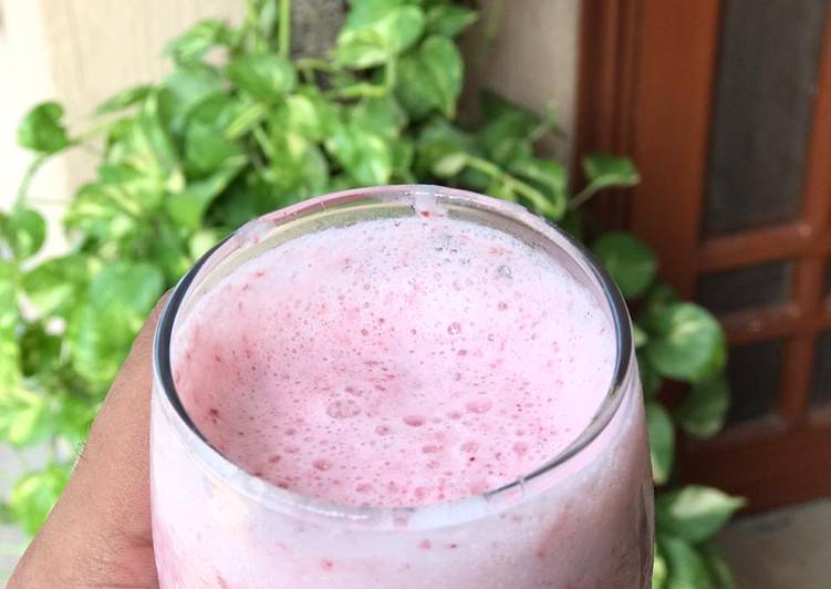 Simple Way to Prepare Ultimate Strawberry smoothie