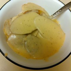 A picture of Cheesy scalloped potatoes.