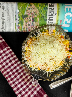 ચીઝી કોર્ન ભેળ (Cheesy Corn Bhel Recipe In Gujarati) રેસીપી મુખ્ય ફોટો