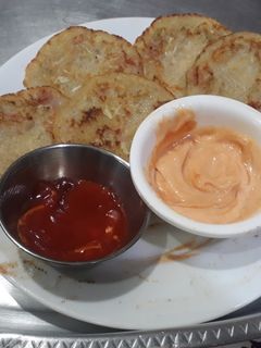 રવા ના પૂડલા (Rava Pudla Recipe In Gujarati) રેસીપી મુખ્ય ફોટો