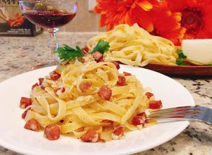 Hình của món Mì Ý Sốt Kem Phô Mai.