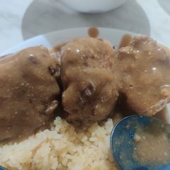 A picture of Swedish Meatballs and Gravy.