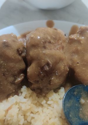 A picture of Swedish Meatballs and Gravy.