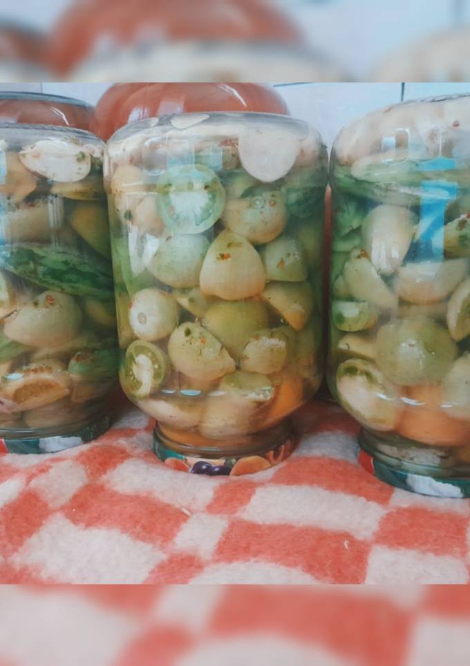 Зелені гостренькі помідори. 🍅