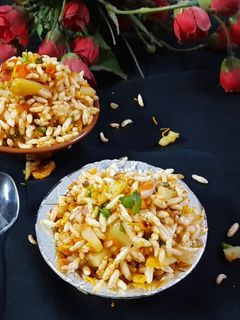आलू मुरी (Aloo Muri recipe in Hindi) रेसिपी मुख्य फोटो