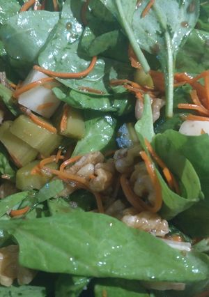 Una foto de Ensalada de espinacas