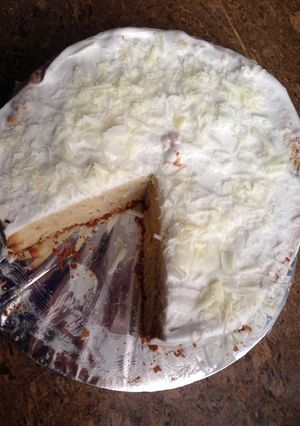 A picture of White semi naked cake.