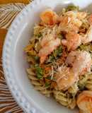 Pasta con camarones y flor de calabaza 🍝🦐🧀
