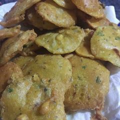 A picture of Crispy aloo pakoras.