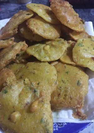 A picture of Crispy aloo pakoras.