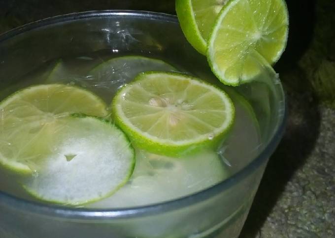 Mint and cucumber with lemon juice