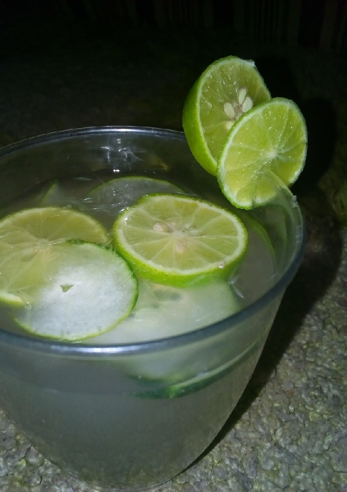 A picture of Mint and cucumber with lemon juice.