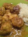 Albóndigas de rape y langostinos con pizca de curry