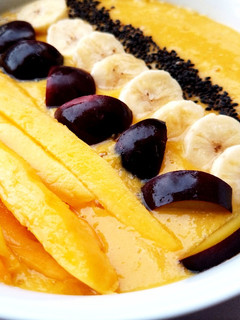 A picture of Easy mango smoothie bowl.