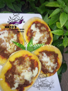 A picture of Simple mini pizza.