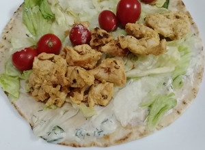 Una foto de Wrap de pollo (pan pita)