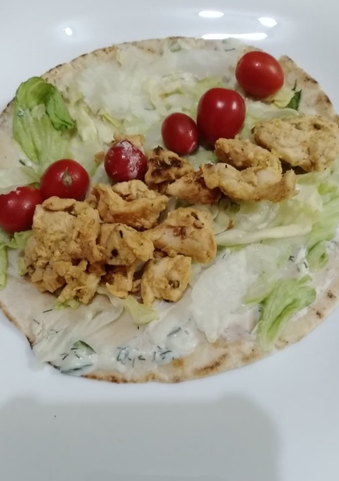 Una foto de Wrap de pollo (pan pita)