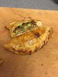 Empanadas ripiene di carne e piselli