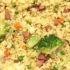 A picture of Sausage fried rice with vegetables.