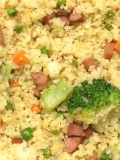 A picture of Sausage fried rice with vegetables.