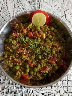 બાજરા, મગ ને વટાણા ની ખીચડી રેસીપી મુખ્ય ફોટો