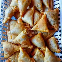 A picture of Samosa(potatoes and beef filling).