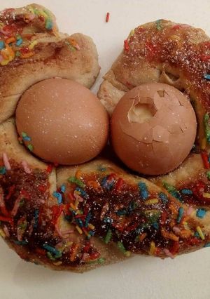 A picture of Easter sweet - braid- bread.