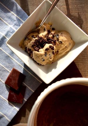 Foto principal de Helado de café ☕️ con trocitos de chocolate negro🍫!!