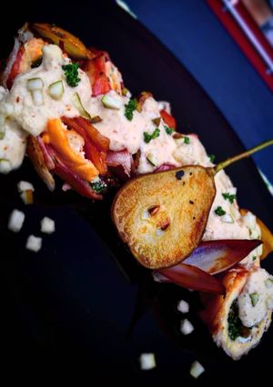 Una foto de Pechuga rellena de acitrón y huazontles en salsa de pera