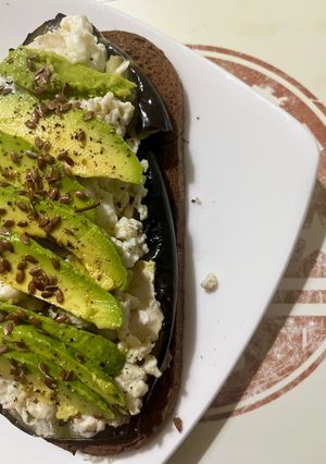 Foto di AEA Toast – Aubergine, Egg & Avocado