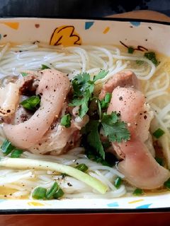 Hình của món Bún giò heo.