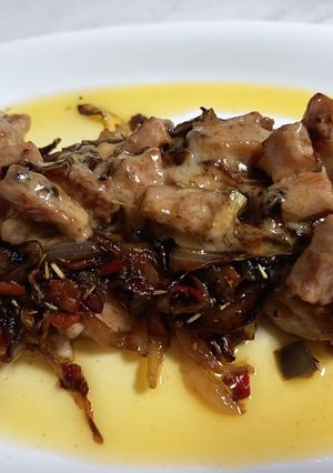 Una foto de Solomillos de pollo con verduras y queso