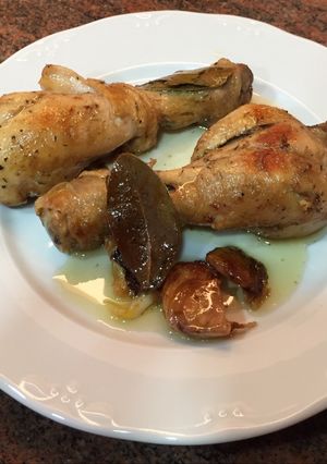 Una foto de Pollo al ajillo