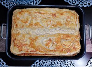 Una foto de Pastel hojaldre de atún a la vizcaína 🤩🐟