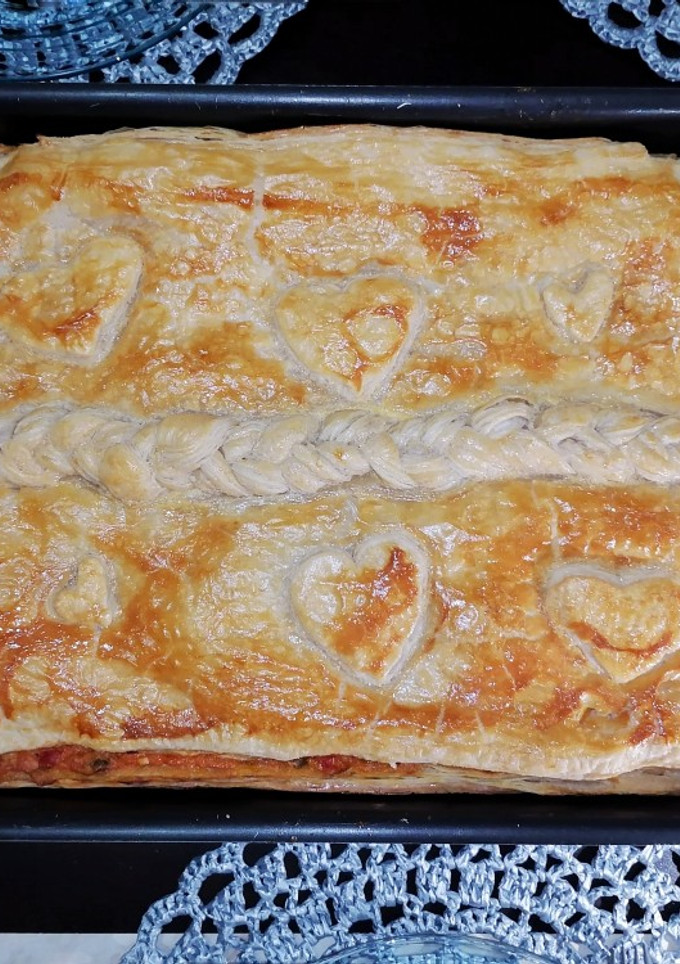 Una foto de Pastel hojaldre de atún a la vizcaína 🤩🐟