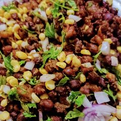 A picture of Black chana chaat.