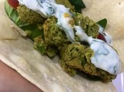 Una foto de garbanzo con cilantro