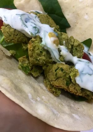 Una foto de Falafel en pan pita