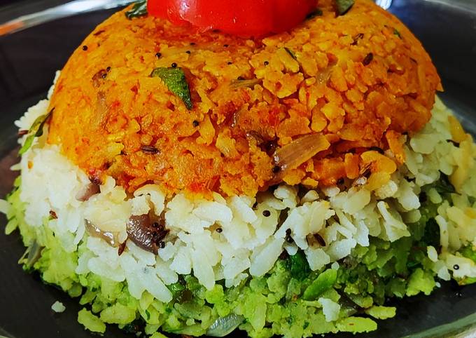 तिरंगा पोहा (Tiranga poha recipe in hindi) रेसिपी बनाने की विधि in Hindi by Priya Mulchandani - Cookpad